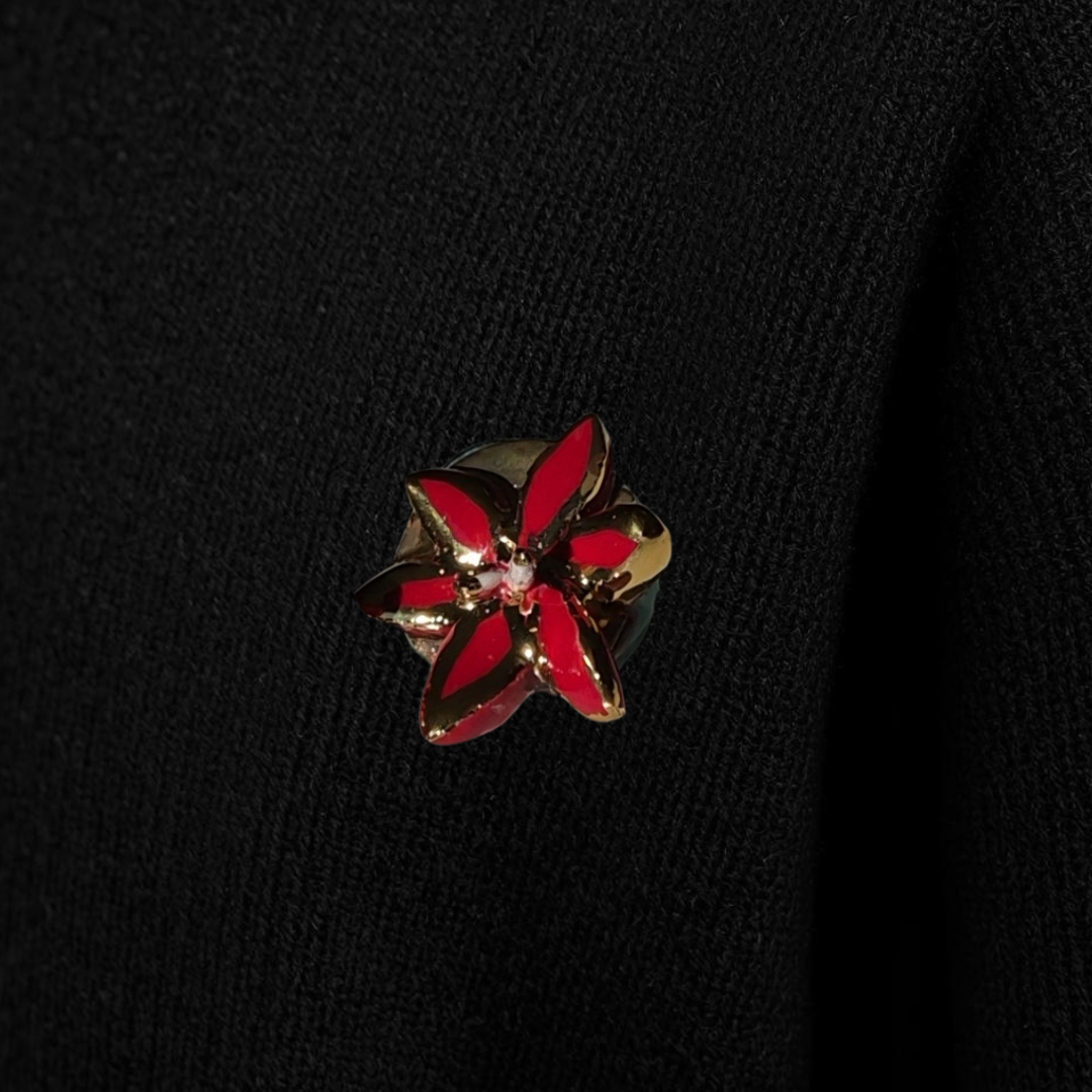 golden flower pin